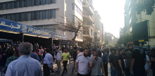 اعتصامات أمام فروع "فرنسبنك" في بيروت لإطلاق سراح الناشطين غنوي ومروة