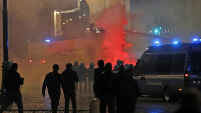 صدامات بين متظاهرين معارضين للتدابير الصحية والشرطة الإيطالية في فلورنسا