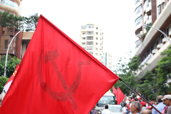 "الشيوعي" يدعو شباب الانتفاضة إلى تطويرها ورفع الصوت عالياً في كل الشوارع والساحات ضد الطائفية