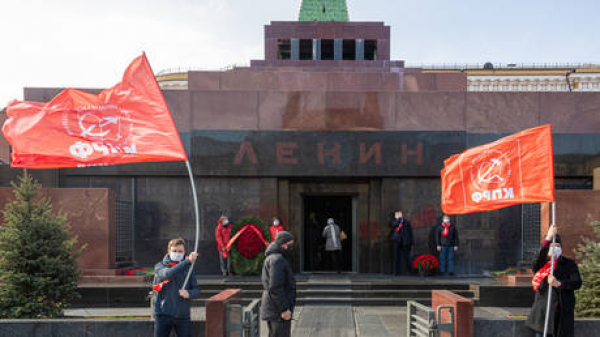 الزعيم الشيوعي الروسي يهاجم محاولة إعادة تعيين ضريح لينين في الساحة الحمراء
