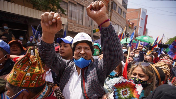 Bolivians Welcome Evo Morales with a Massive Rally