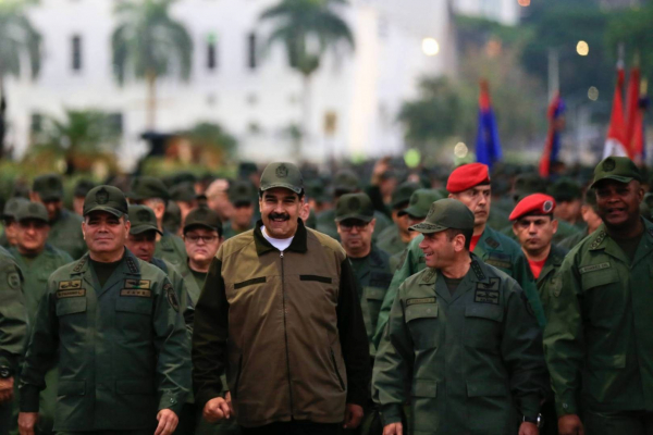 مادورو يعلن الجاهزية للقتال بعد إرسال سفن للبحر الكاريبي