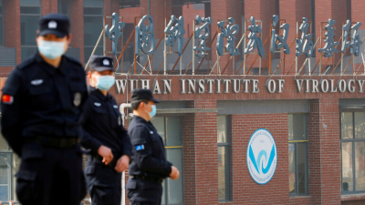 خبراء صينيون يدعون إلى توسيع التحقيقات عن جذور كورونا إلى الولايات المتحدة وغيرها من البلدان