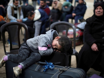 معاناة متجددة واستغلال متجذر للمسافرين والعائدين الفلسطينيين عبر معبر رفح