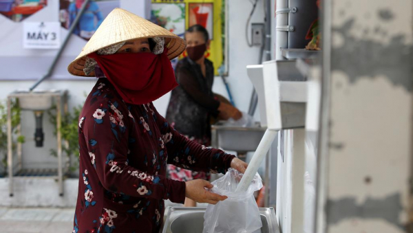 كورونا في فيتنام.. ماكينات صراف آلي للأرز تطعم الفقراء