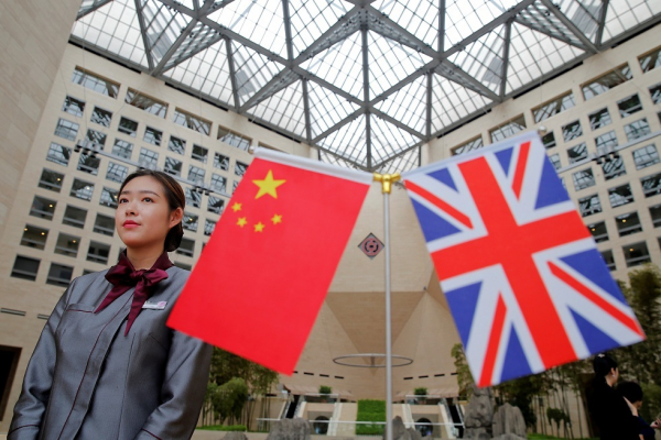 بريطانيا والصين تتفقان على تعزيز التعاون في مجالي التجارة وتغير المناخ