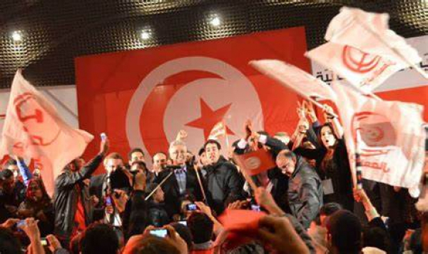 حزب العمال يطلق حملة معلّقات تحت شعار “السلطة للشعب”