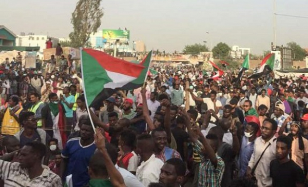 "الشيوعي السوداني": حماية الثورة تتطلب حل المليشيات ومصادرة أسلحتها