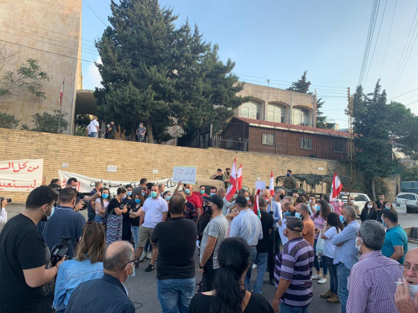 الشيوعيون يواصلون انتفاضتهم الاحتجاجية في عاليه (فيديو)