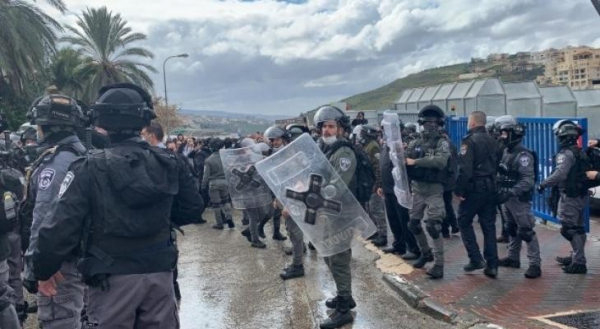 عشرات الإصابات باعتداءات الشرطة "الإسرائيلية" على مظاهرة في أم الفحم