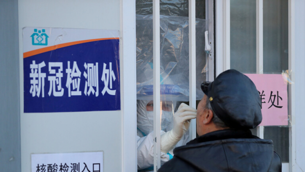 مسؤول صيني: ليس هناك ما يدعو للذعر بشأن سلالات كورونا