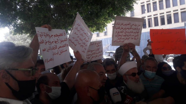 وقفة قرب مجلس النواب لإقرار قانون الدولار الطالبي وتحرير ودائع الطلاب وأهاليهم