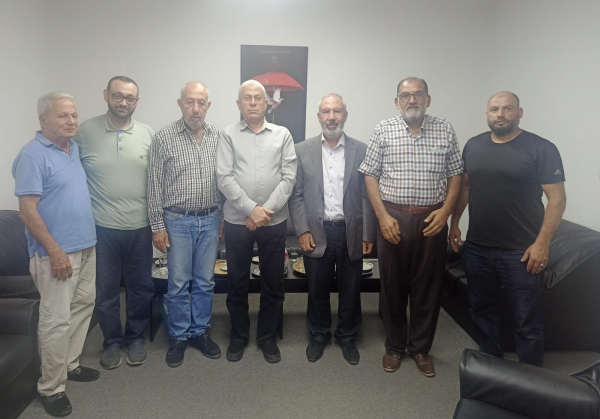 وفد من القيادة السياسية لحماس يزور الشيوعي