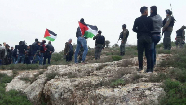 مستوطنون ينصبون خيامًا على قمة جبل صبيح جنوب نابلس