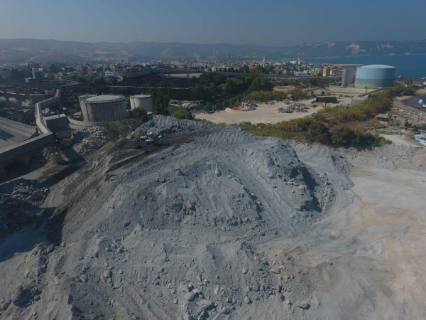 لجنة كفرحزير دعت الى محاكمة "مافيا الترابة": انبعاثات البتروكوك سبب مجازر تساوي مئات اضعاف دمار المرفأ