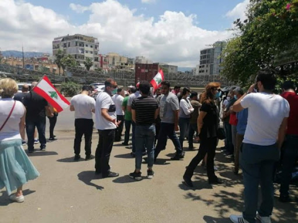 اعتصام أمام وزارة الطاقة وسط قمع القوى الأمنية للمحتجين (فيديو)