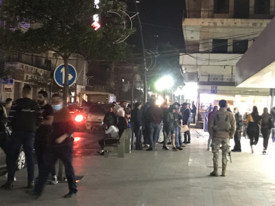 تجمع في شارع المصارف في صيدا احتجاجاً على ارتفاع سعر الدولار