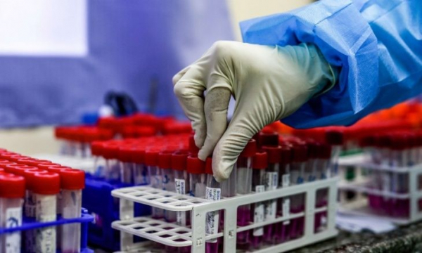 إعلام الاحتلال: لقاحات "كورونا" ستنقل فقط للضفة الغربية ولن تصل غزة