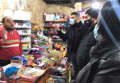 اللجنة الشعبية في صيدا القديمة جالت على أصحاب المحال التجارية وطالبتهم بمراعاة أوضاع المواطنين