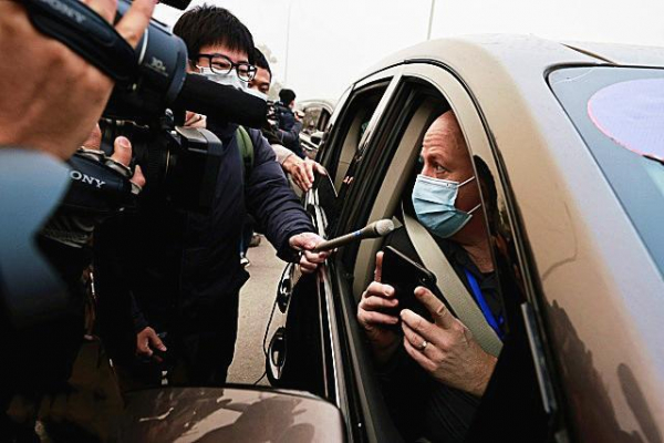 خبراء منظمة الصحة العالمية يتحدثون عن جهود الصين في بداية تفشي الجائحة