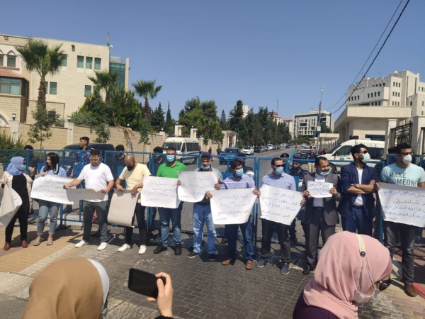 وقفة احتجاجية تطالب بالإفراج عن الفنان والصحفي عبد الرحمن ظاهر