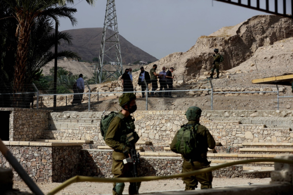 عصابات المستوطنين وسلطات الاحتلال تنتهك أماكن أثرية بأريحا والقدس