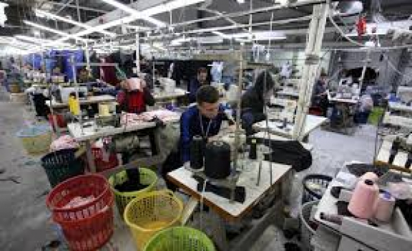 غزة: نقابة عمال الغزل والنسيج العامة تطالب بوقف "المحاصصة والحزبية والتمييز" في حقوق العمال