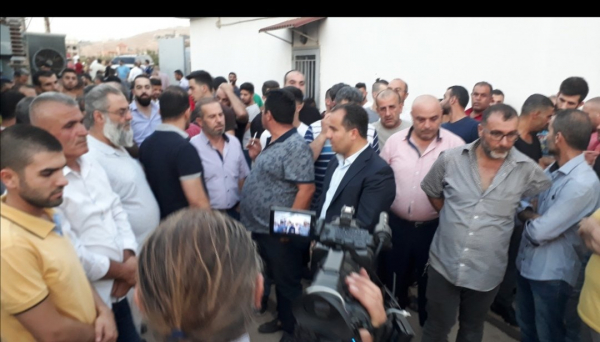 أهالي بلدة مجدل عنجر أقفلوا محطة توزيع الكهرباء في البلدة احتجاجاً على التقنين القاسي