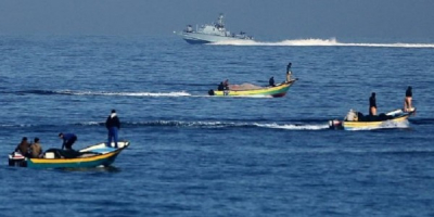 بحرية الاحتلال تصيب صيادين بالرصاص قبالة سواحل شمال قطاع غزة