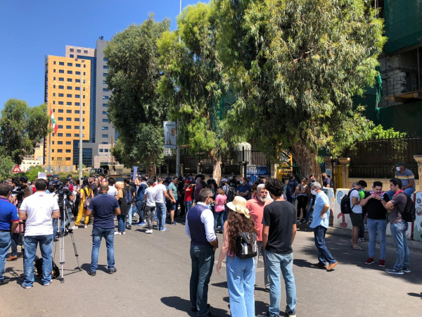 "الشيوعي": نواب العارّ من سيقرّون العفو عن العملاء