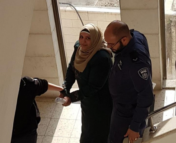 الاحتلال يعزل الأسيرة فدوى حمادة لليوم الخامس على التوالي