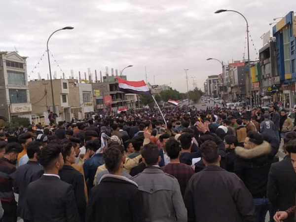 مسيرة لطلبة الجامعات في كربلاء تطالب بالكشف عن قتلة المتظاهرين