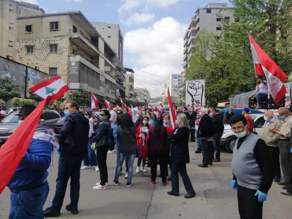 "الحراك الشعبي في النبطية" يواصل تحركاته الاحتجاجية ضد السياسات النقدية والاقتصادية...