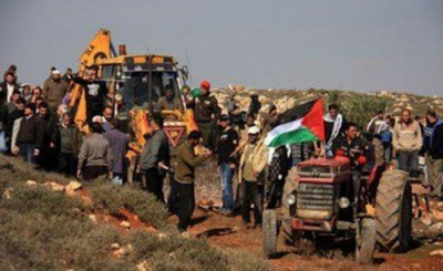 الاحتلال يمنع مزارعين من حراثة أراضيهما في سلفيت ويستولي على جراريهما